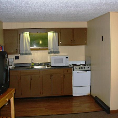 Red Carpet Inn On The Lake - Oneonta Bagian luar foto