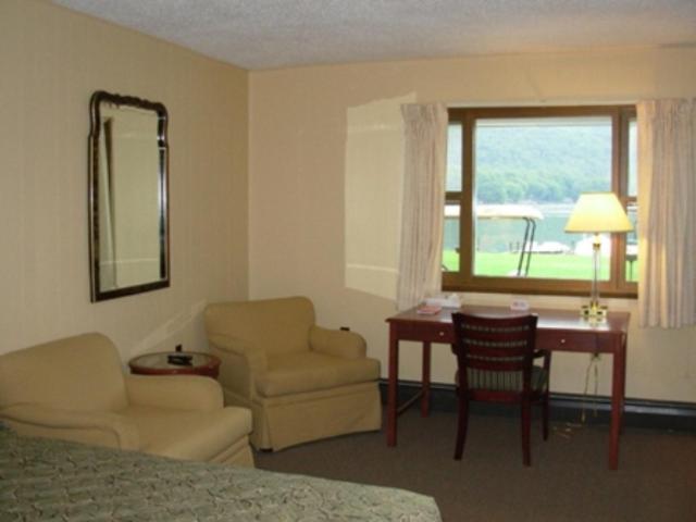 Red Carpet Inn On The Lake - Oneonta Ruang foto