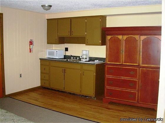Red Carpet Inn On The Lake - Oneonta Bagian luar foto
