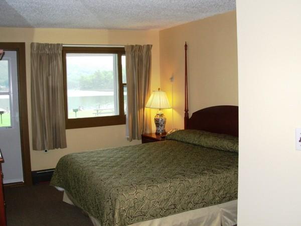 Red Carpet Inn On The Lake - Oneonta Ruang foto