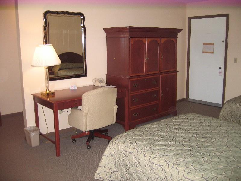 Red Carpet Inn On The Lake - Oneonta Ruang foto