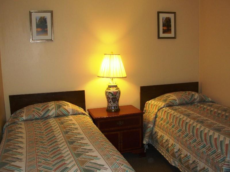 Red Carpet Inn On The Lake - Oneonta Ruang foto