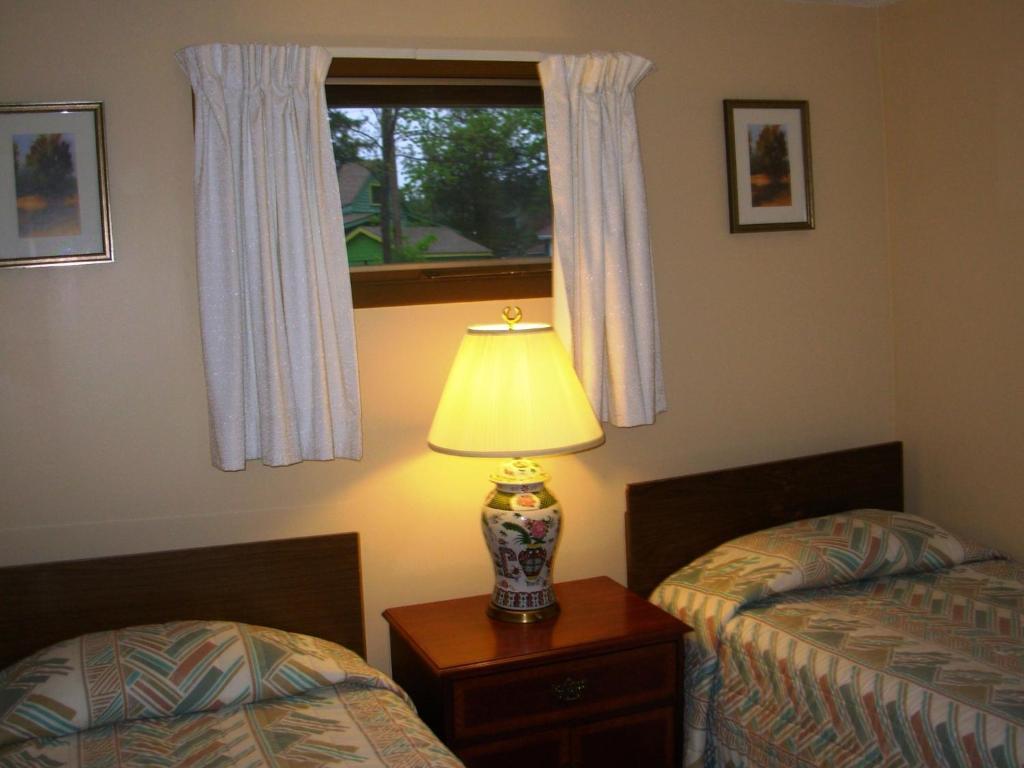 Red Carpet Inn On The Lake - Oneonta Ruang foto