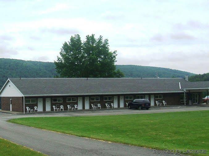 Red Carpet Inn On The Lake - Oneonta Bagian luar foto