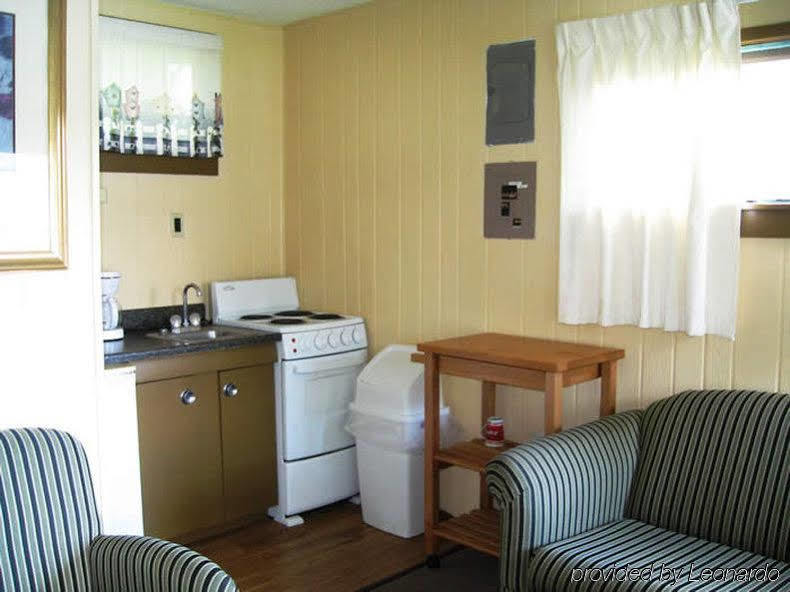 Red Carpet Inn On The Lake - Oneonta Bagian luar foto