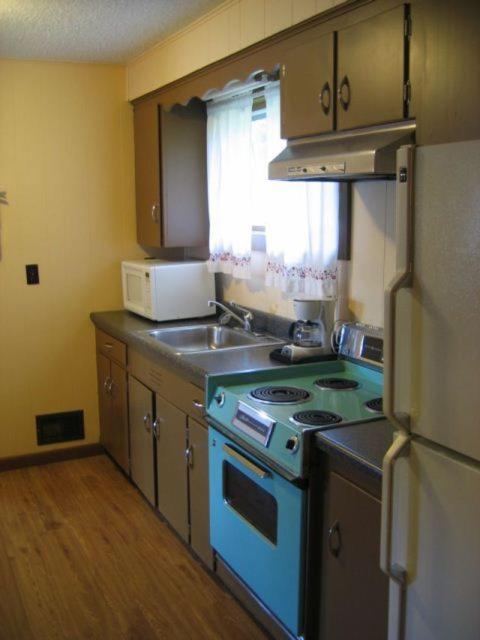 Red Carpet Inn On The Lake - Oneonta Ruang foto