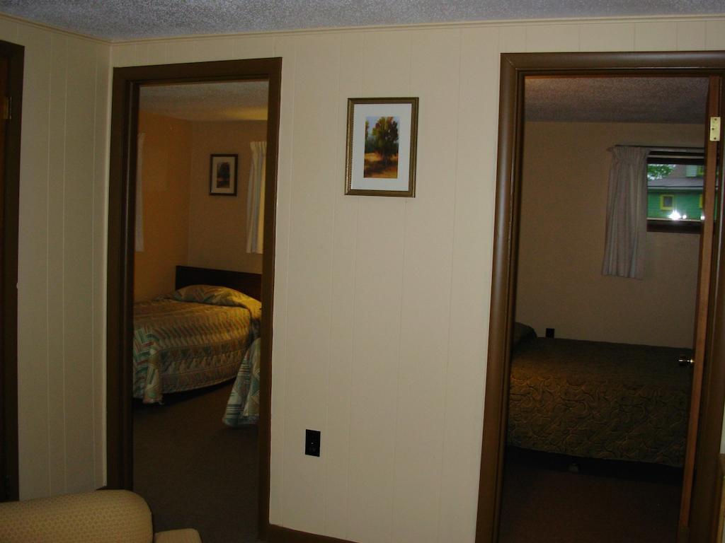 Red Carpet Inn On The Lake - Oneonta Bagian luar foto