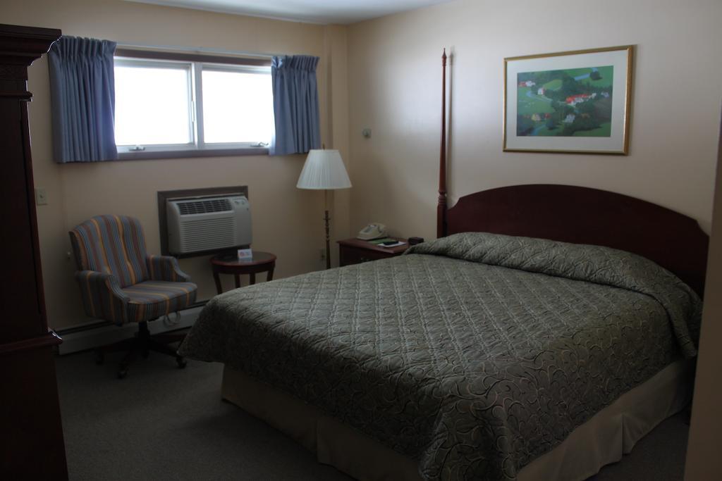 Red Carpet Inn On The Lake - Oneonta Bagian luar foto