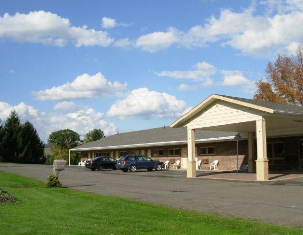 Red Carpet Inn On The Lake - Oneonta Bagian luar foto
